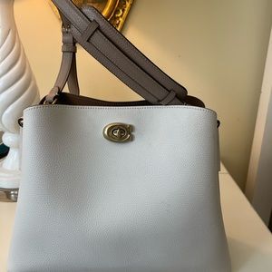 EUC Coach Willow Shoulder Bag Colorblock smoke free no odors